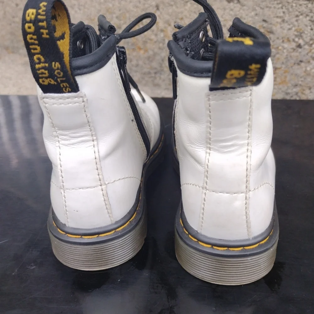 DOC DR. MARTENS Kids Boots US Size 7 EU 23 White Zip/Laces 1460T. Very Good